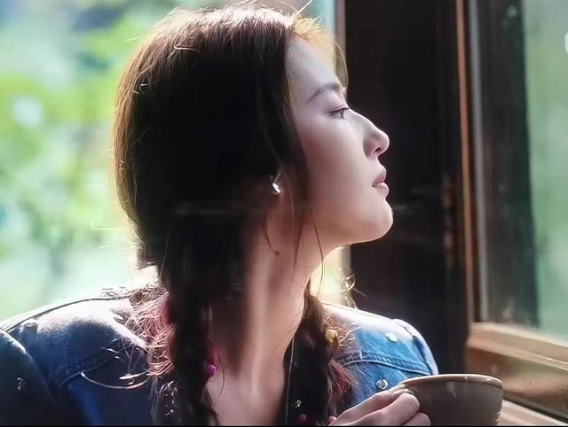 演完檀健次、许凯妈妈，又演刘亦菲妈妈，61岁的她从年轻美到现在