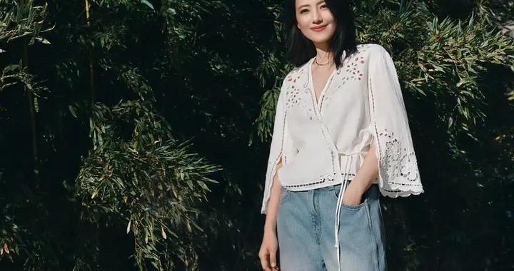 女神高圆圆今日营业美照，穿着牛仔裤优雅自在