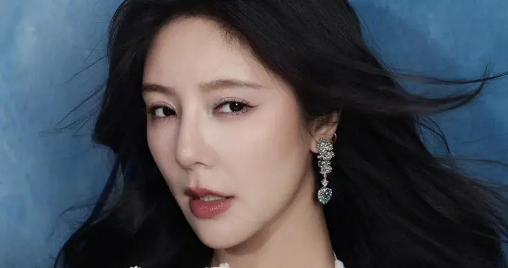 赵奕欢身材饱满，妥妥的女神