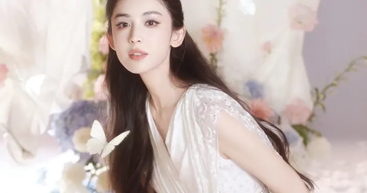 古力娜扎美得让人心动，仿佛连空气都弥漫着仙气