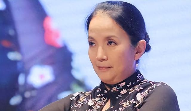 亲美辱华，背刺祖国，吃中国饭却长美国心的吕丽萍，现在自食恶果