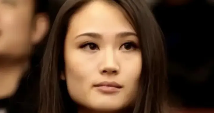 吃相太难看！回国后只为捞金录节目全程说英语，吴京的话大快人心