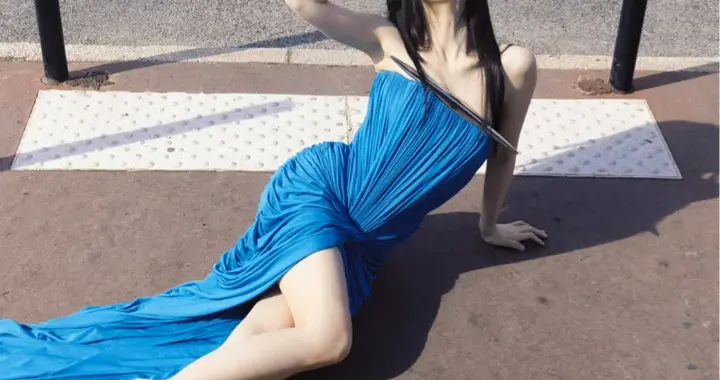 虞书欣，湖蓝长裙，南法街道的东方美人。