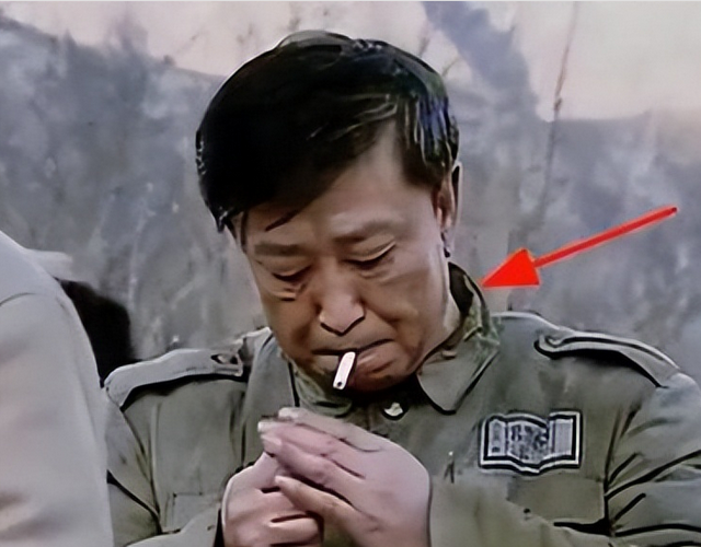 同样是常乃超抽烟，新老版亮剑的差距却不言而喻，网友：天壤之别