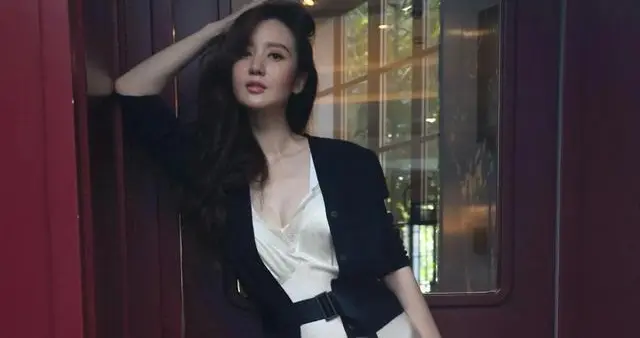 张萌腿上肉好多