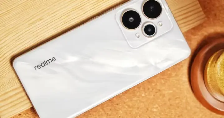 144HZ高刷+5000萬三攝+7000mAh+IP69防水，真我展現高性價比