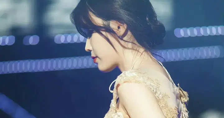 IU李知恩不愧是财阀千金身材长这么快