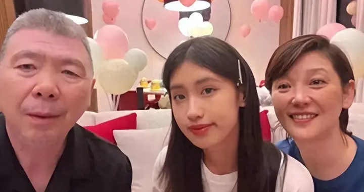 看破不说破，徐帆回应离婚5个月后，冯小刚的小心思藏不住了