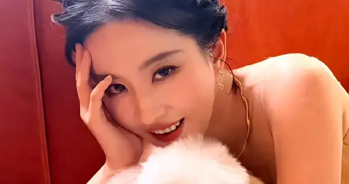 刘亦菲抱着小狗也太甜了吧