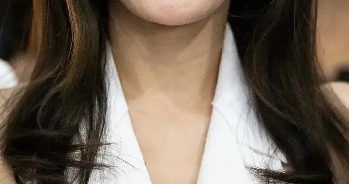 明星高清脸图｜秦岚，这笑容也太甜了吧！