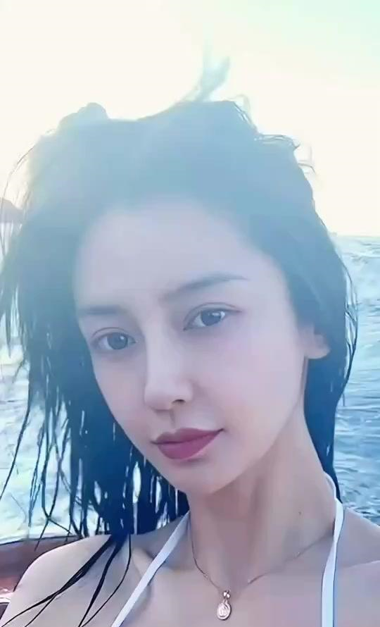 Angelababy：公益大咖还是炒作达人？网友吐槽，简直嗨翻天！