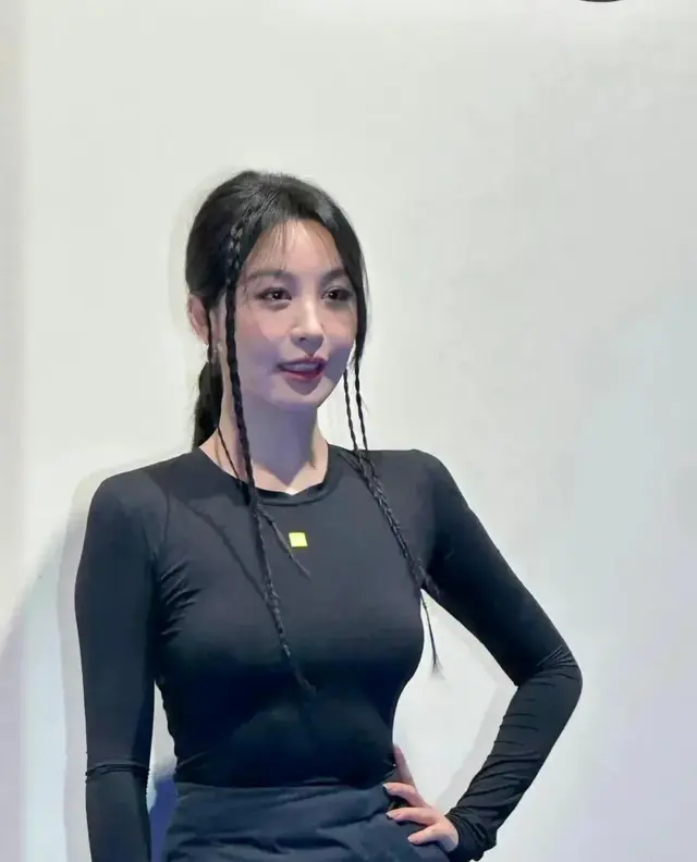 李菲儿很出众啊！晓明哥眼光可真不错，果然是有实力的！