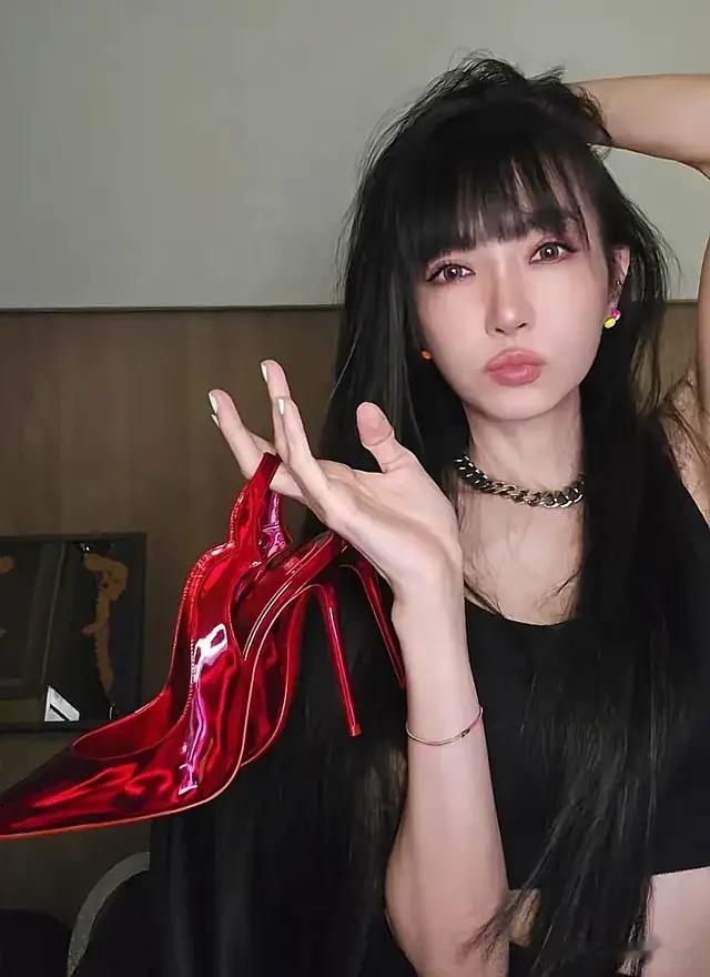 不敢相信！她居然有52岁了？网友：比我25岁还嫩！