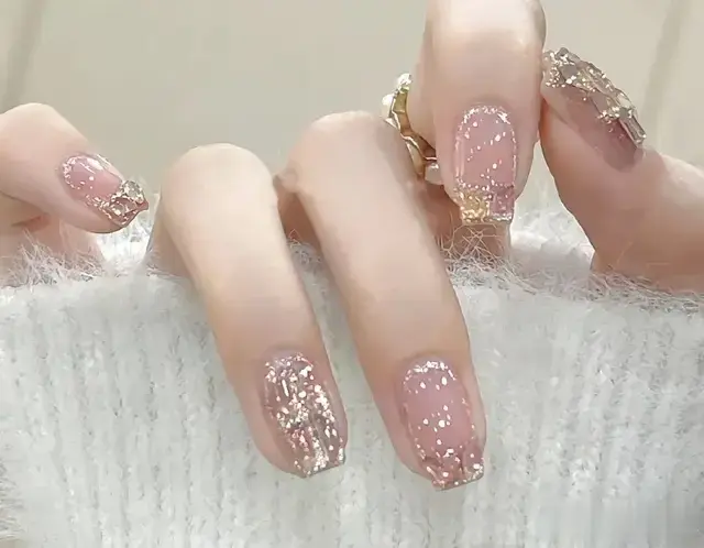 适合夏天的美甲，巨显白！