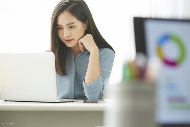 在单位里，你想哄领导开心，让领导欣赏你，有5件事绝对不能做！