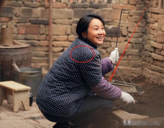 浓妆艳抹就不要演穷人了！让蒋欣和闫妮告诉你，什么叫“真穷人”