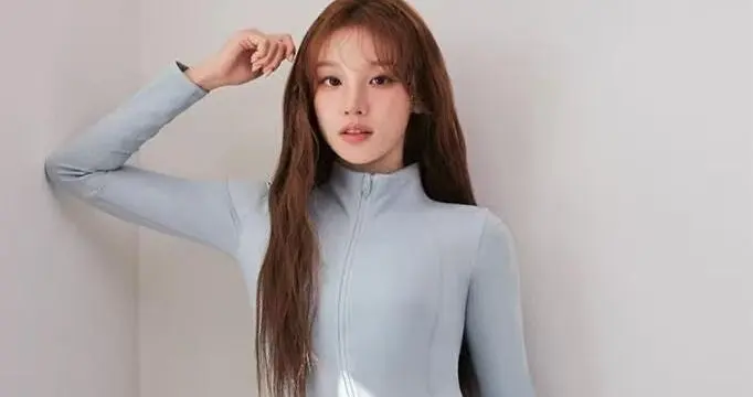 宋雨琦，一组运动感穿搭大长腿，青春无敌气息呀。