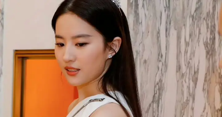 刘亦菲2017年4月13日出席宝格丽上海新品活动