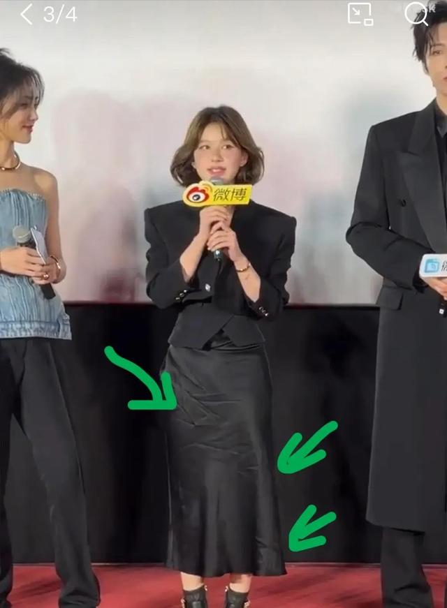 当37岁赵丽颖和26岁赵露思同框，医美脸对比下，才知自然老有多美