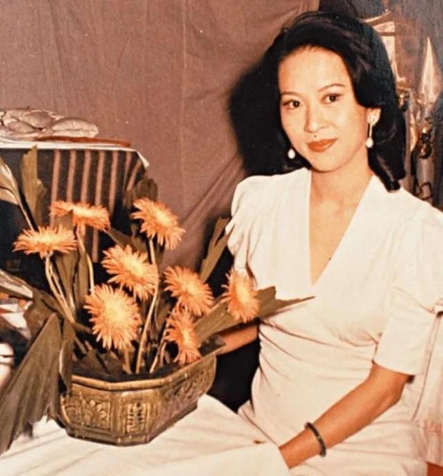 厉害的豪门女主：生下4娃同居27年不催婚，私下转移财产终得15亿