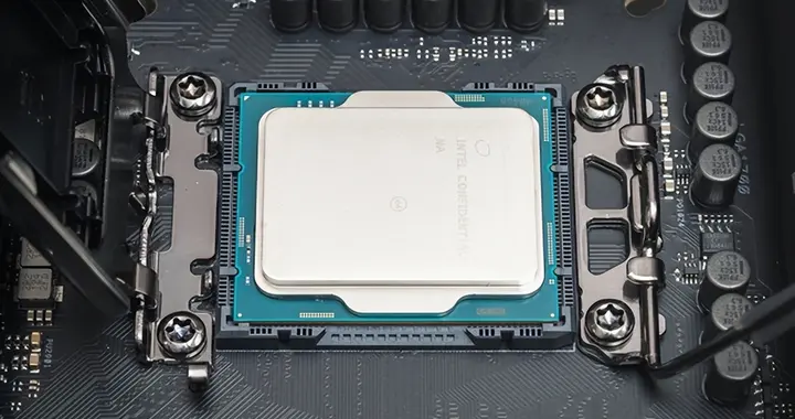 絕不是捧殺！黃仁勛：美國低估了中國科技潛力 兩者僅有納秒之差