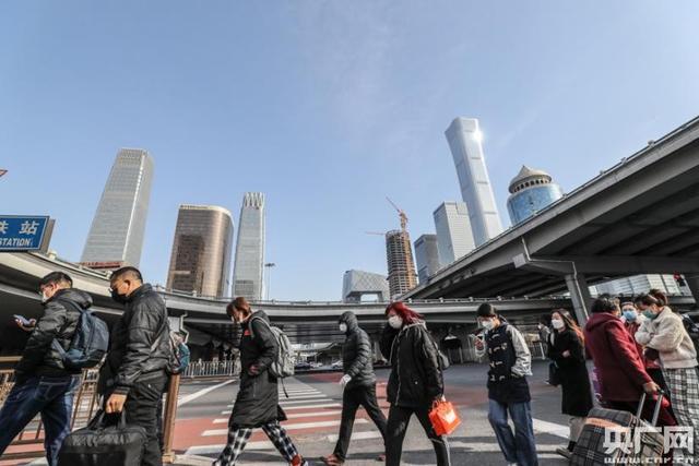 许多|3万人逃离职场去干体力活：放弃1700的日薪，去打月薪5000的工