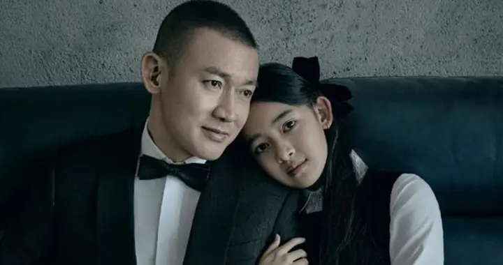 聂远晒父女合照，11岁天天遗传爸爸大腮帮脸好宽，像妈妈会更漂亮