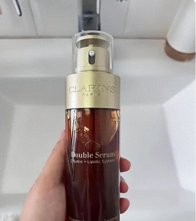 黑色素 美白精华液推荐：击碎并排出层层所积的黑色素，令肌肤呈现亮白~