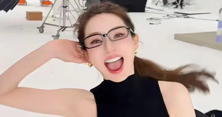 我去！戚薇的脸怎么又变样了，差点没认出来，网友：还以为是金晨