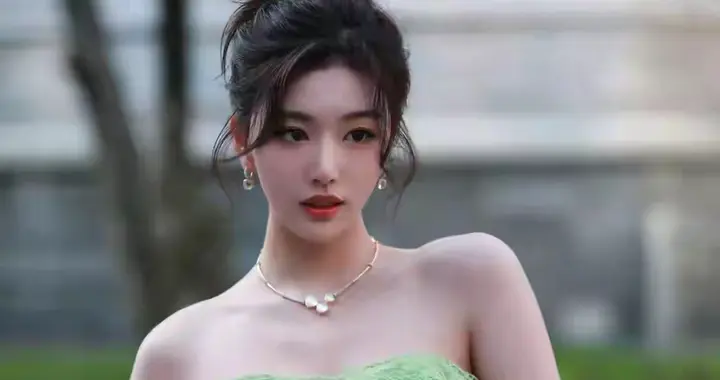 孔雪儿，人间四月芳菲尽，山寺桃花始盛开！