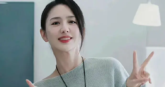 温柔气质刻进骨子里，说的就是佟丽娅本人吧 ???