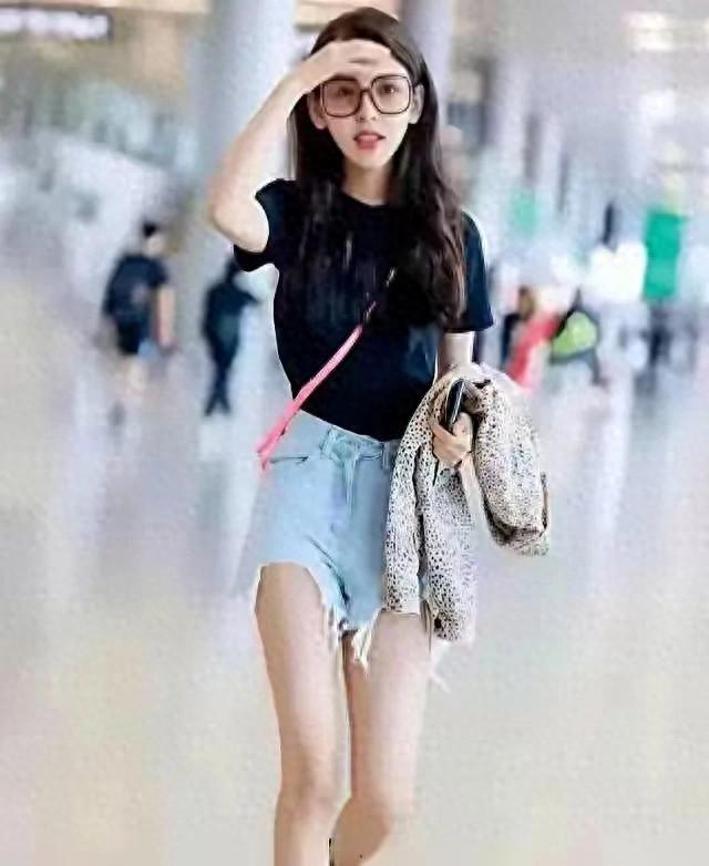 上帝吻了章若楠的脸，却忽视了她的腿，这是之前80斤左右的她