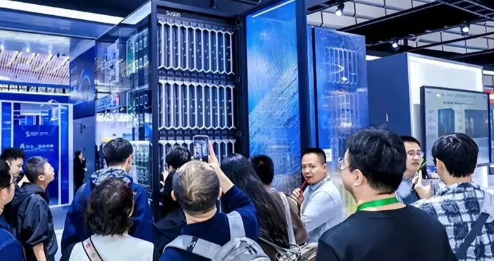 逆天！全球首個單機(jī)柜級640卡超節(jié)點(diǎn)