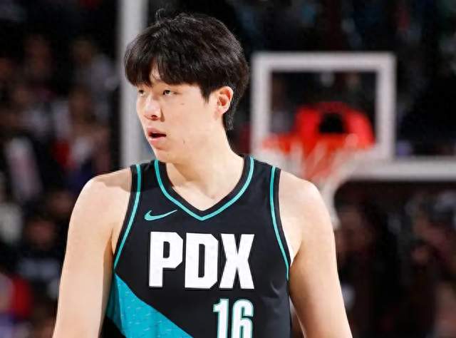 杨瀚森 NBA 生涯首记三分 + 最长出场 开拓者虽败犹荣