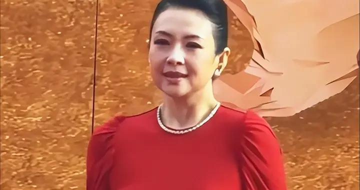 电影盛典见光死，章子怡胖到胸下垂，刘浩存好土，段奥娟一脸男相