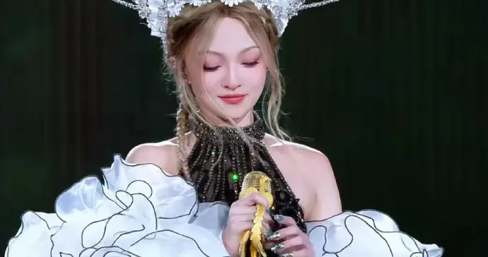 我的天太美了，张韶涵的造型师是神仙吧，完全没有上限 ???