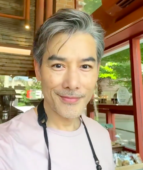 男人过了50岁，建议远离这3种“老年发型”，换成另外3种会更减龄