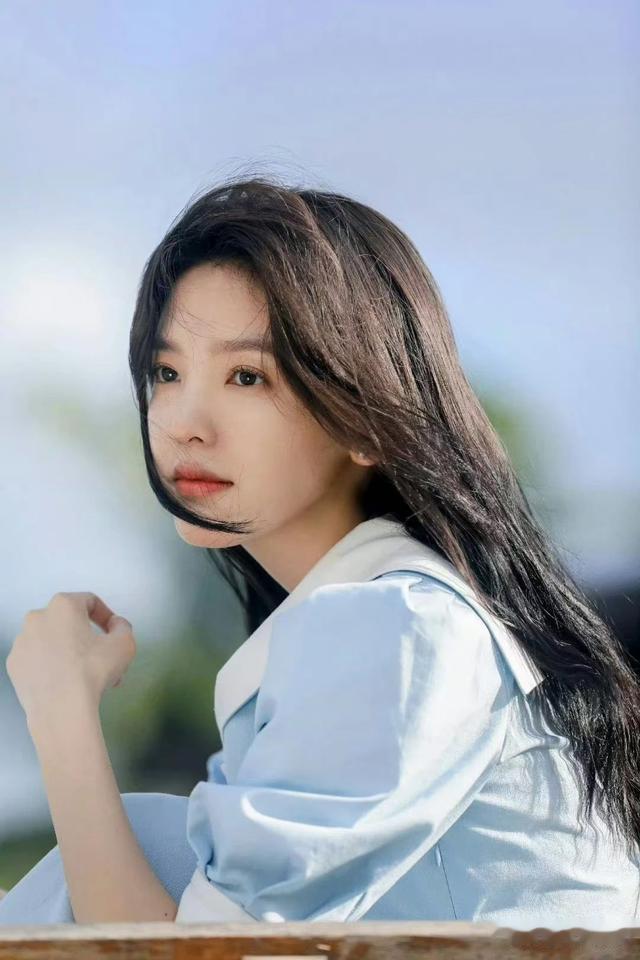 章若楠杀进虎扑女神前三，仅次于刘亦菲和高圆圆之后，真的太优秀