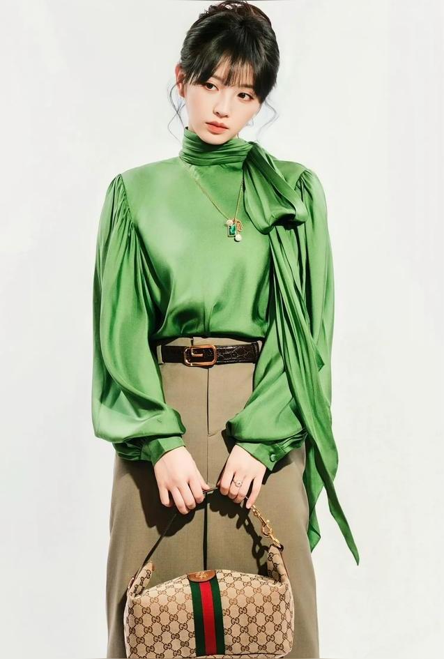 田曦薇｜透亮肉丝