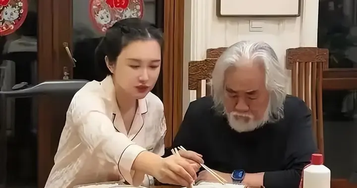 嫁大31岁“爹系老公”，连生3子的杜星霖，狐狸尾巴终于藏不住了