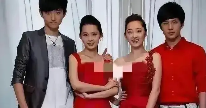 谁敢想当年的这四个小孩儿，现在已经火得不得了了哦。