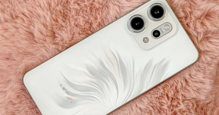 超大杯才是真的爽：長江存儲UC341讓OPPO Reno14進入“大時代”