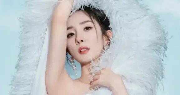 杨幂的百变红毯礼服妆造