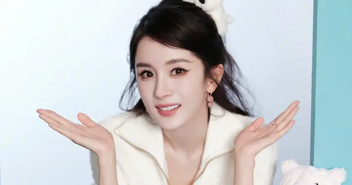 大幂幂今日甜美照，单马尾甜蜜来袭！