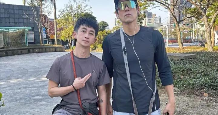 43岁彭于晏穿着运动短裤，胸肌饱满发达，小麦色皮肤非常性感