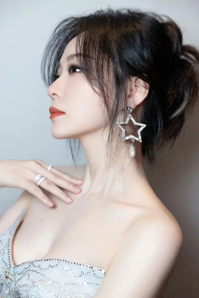 张靓颖演唱会，性感图片