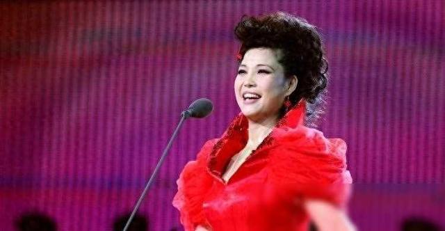 梦鸽终于展开“报复”，03年被曝“婚外求子”，让李双江颜面尽