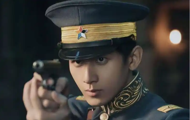 央8热播谍战剧！2位主演是焦点，但3位戏骨才是灵魂