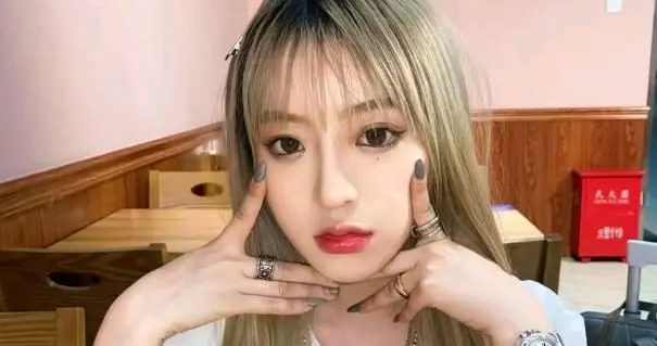 网红口子姐熬夜猝死，年仅29岁，去年得了梅毒，最后露面胖了太多