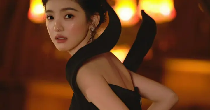 章若楠抹胸拖地礼裙